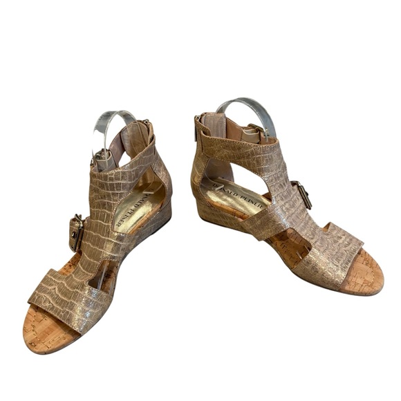 Donald Pliner Olive Wedge Sandals Metallic Gold Rose, Sz 8 - Picture 2 of 15
